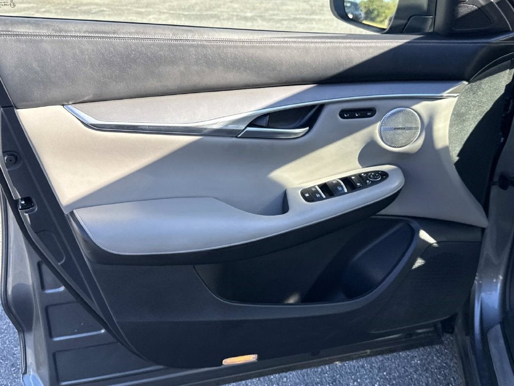 2023 INFINITI QX50 LUXE