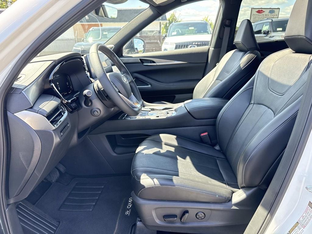 2025 INFINITI QX60 LUXE