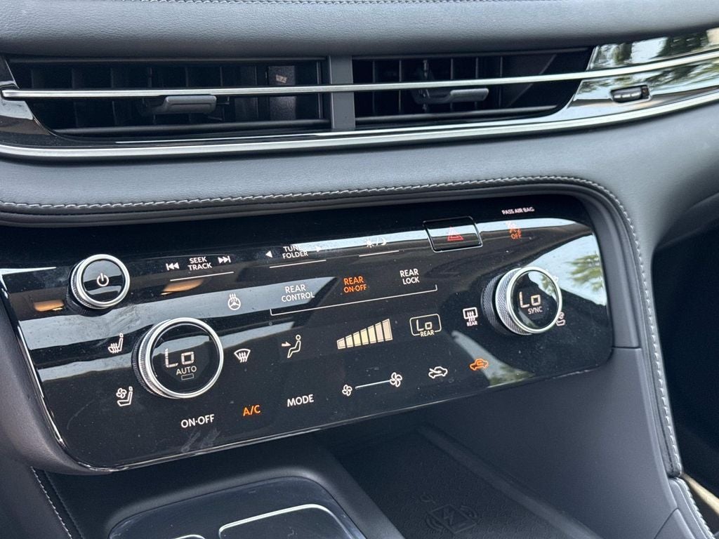 2025 INFINITI QX60 LUXE