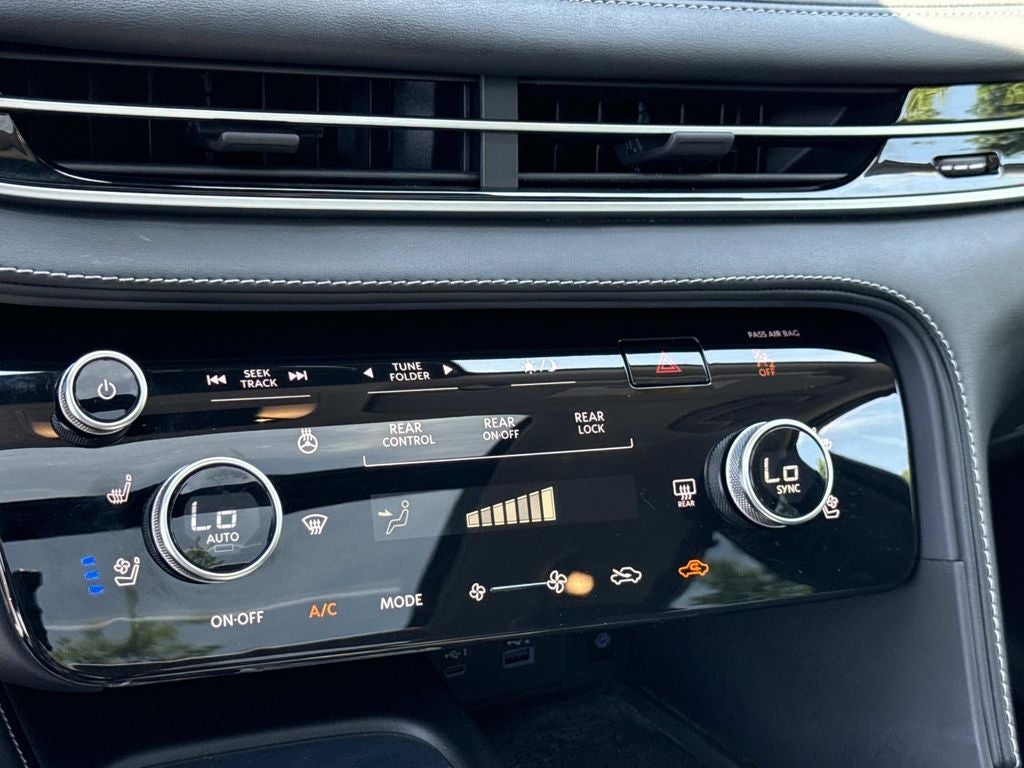 2023 INFINITI QX60 LUXE