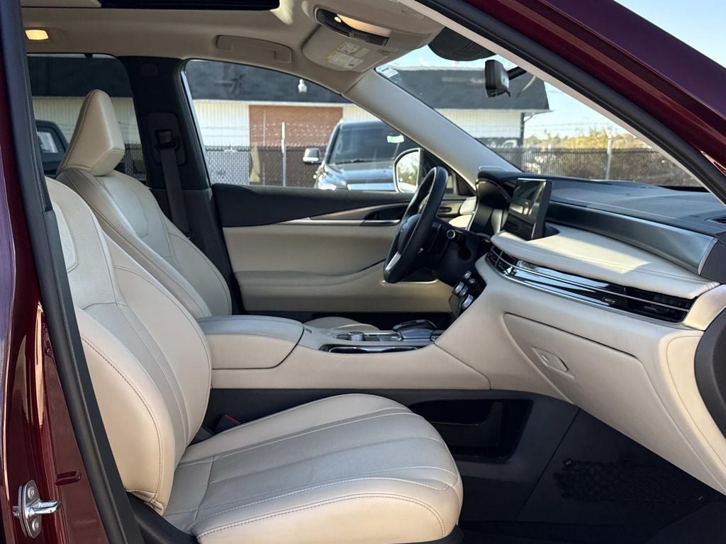 2022 INFINITI QX60 LUXE