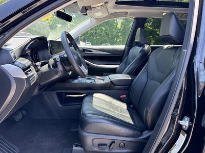 2023 INFINITI QX60 LUXE