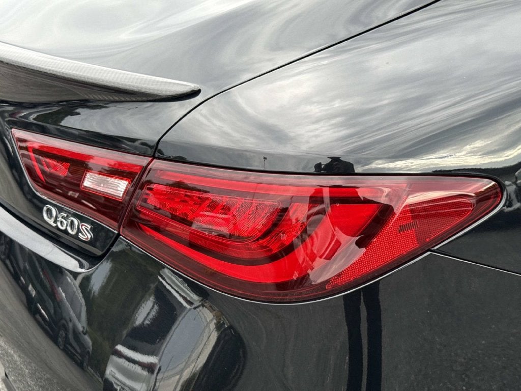 2018 INFINITI Q60 Red Sport 400
