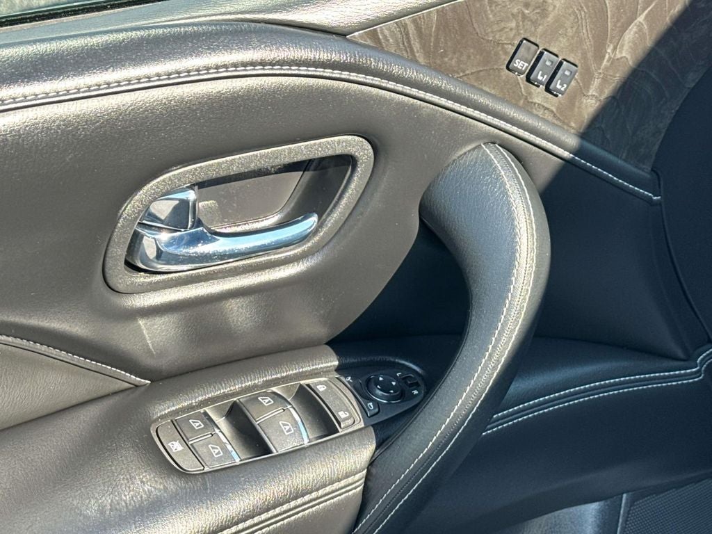 2023 INFINITI QX80 LUXE