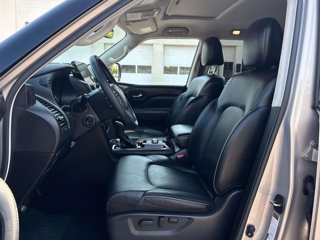 2023 INFINITI QX80 LUXE