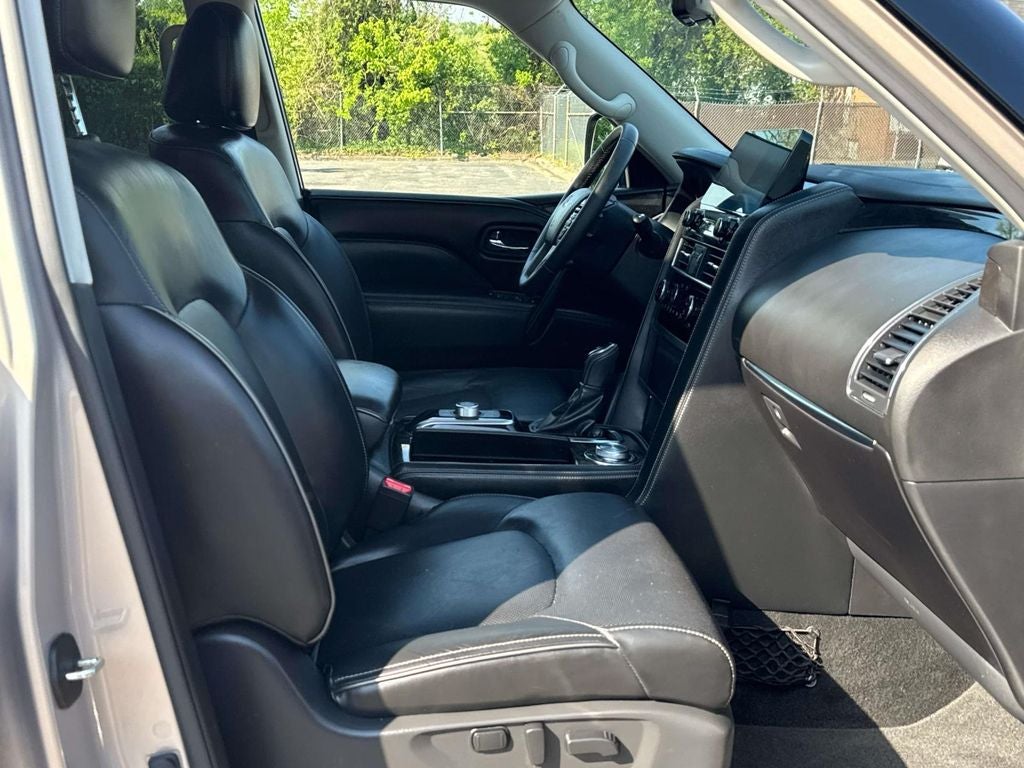 2023 INFINITI QX80 LUXE