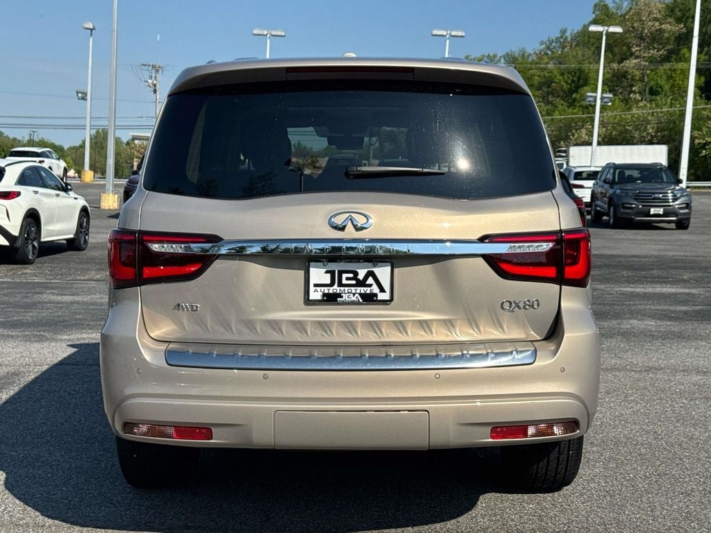 2023 INFINITI QX80 LUXE
