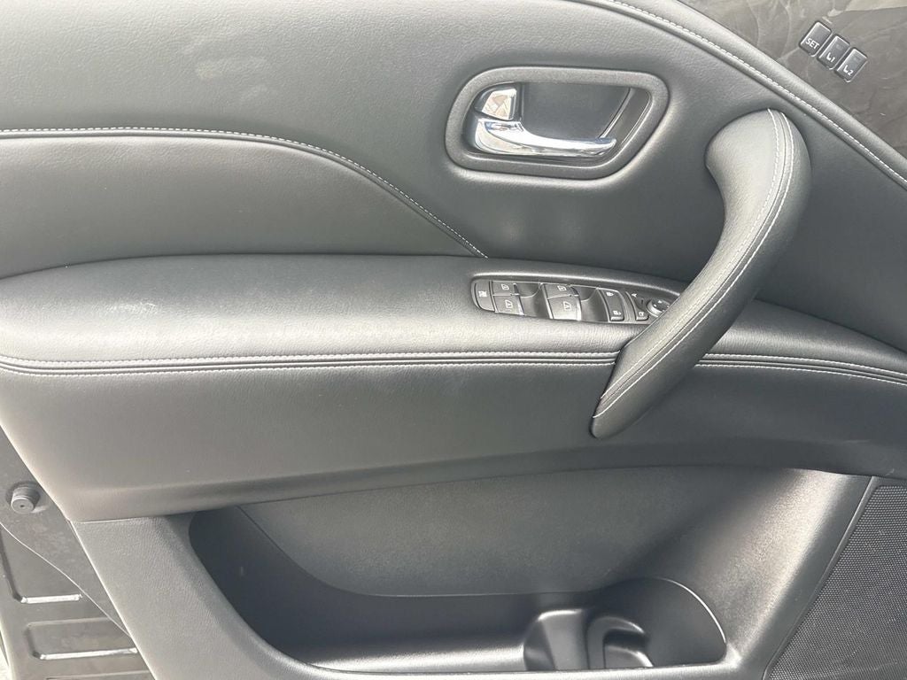 2023 INFINITI QX80 LUXE