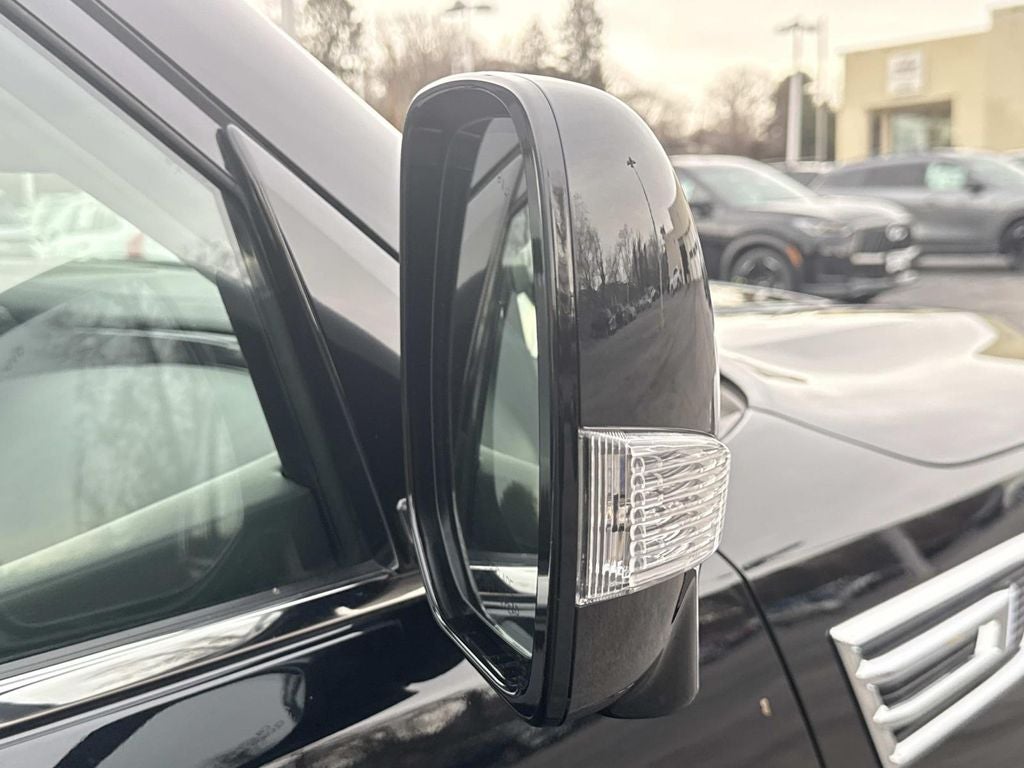 2023 INFINITI QX80 LUXE