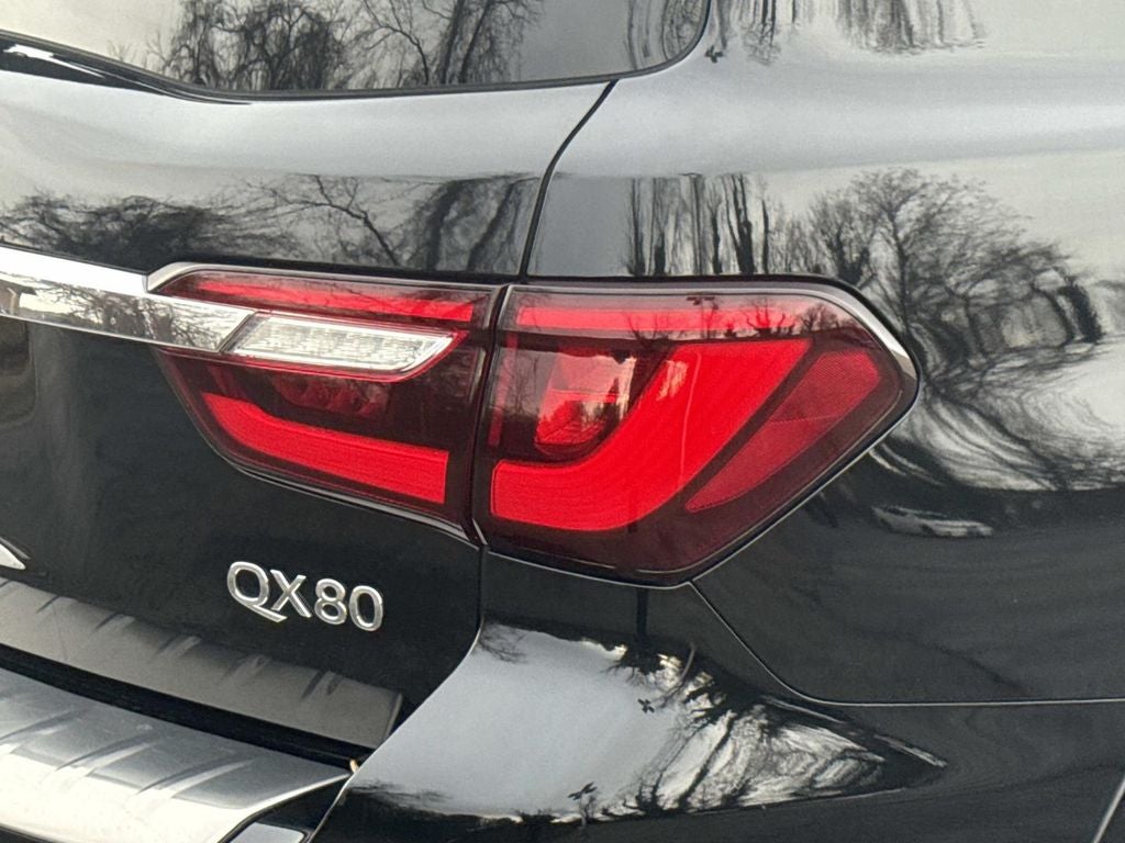2023 INFINITI QX80 LUXE
