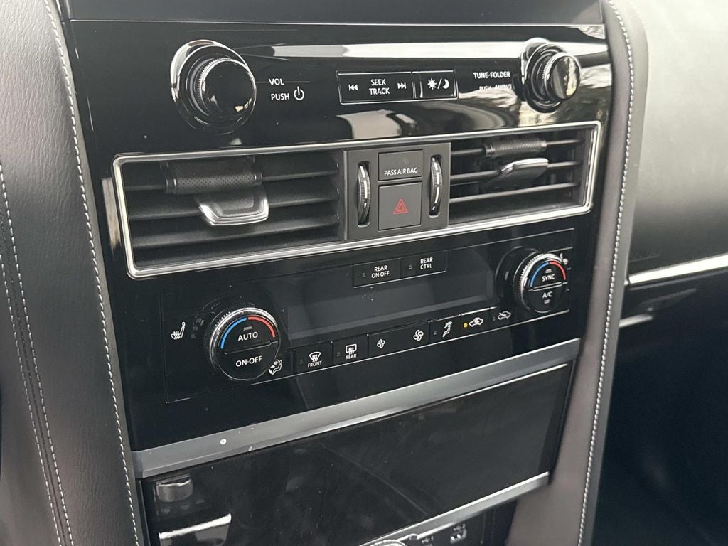 2023 INFINITI QX80 LUXE