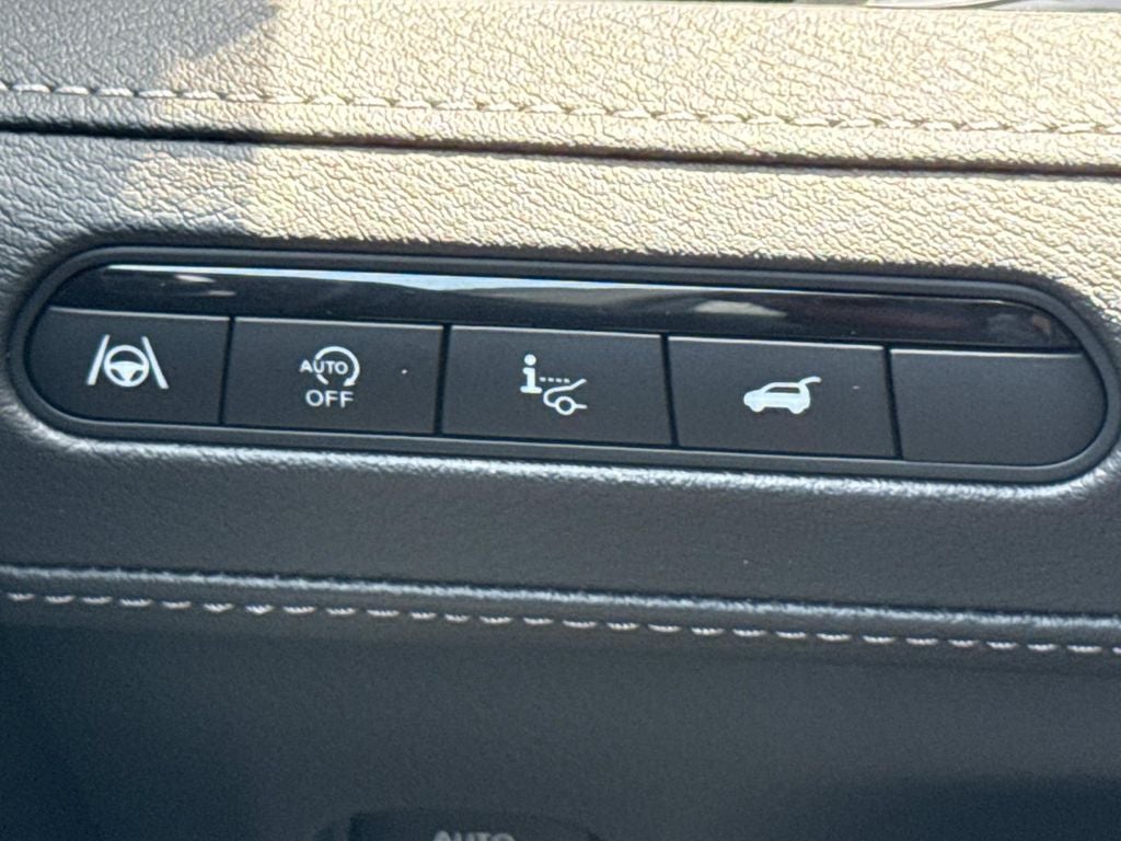 2025 INFINITI QX80 LUXE