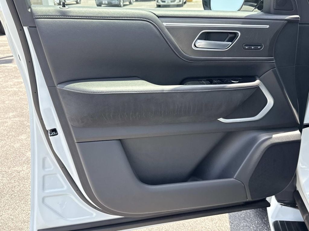 2025 INFINITI QX80 LUXE