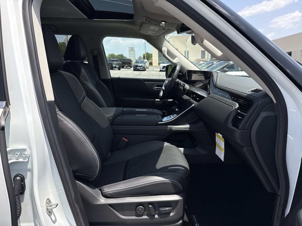 2025 INFINITI QX80 LUXE