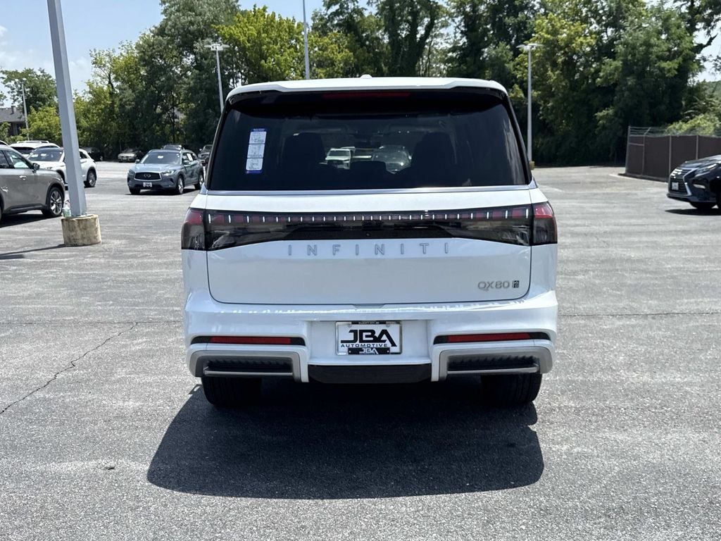 2025 INFINITI QX80 LUXE