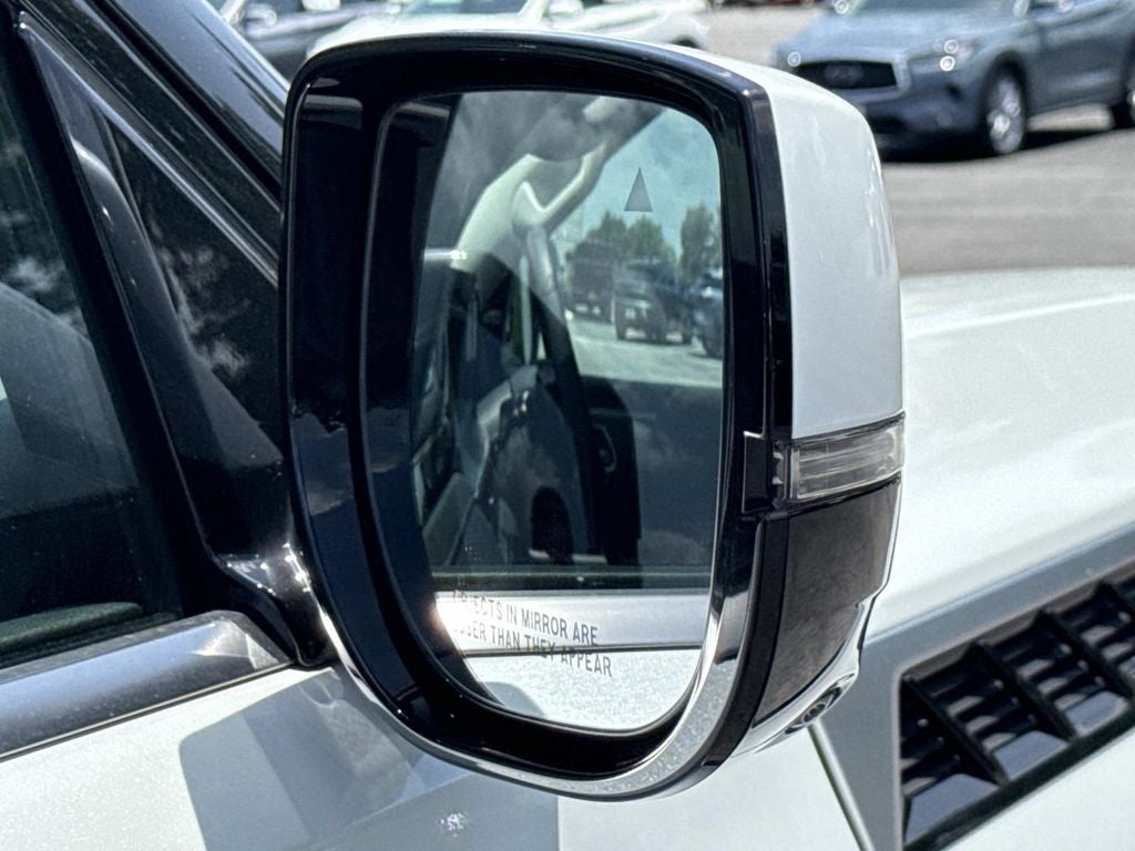 2025 INFINITI QX80 LUXE