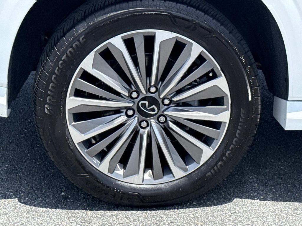 2025 INFINITI QX80 LUXE