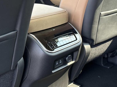 2027 INFINITI QX80 LUXE
