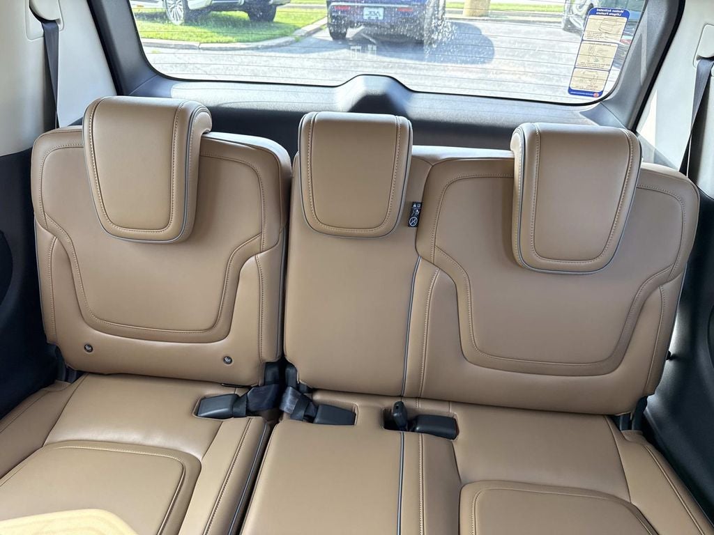 2027 INFINITI QX80 LUXE