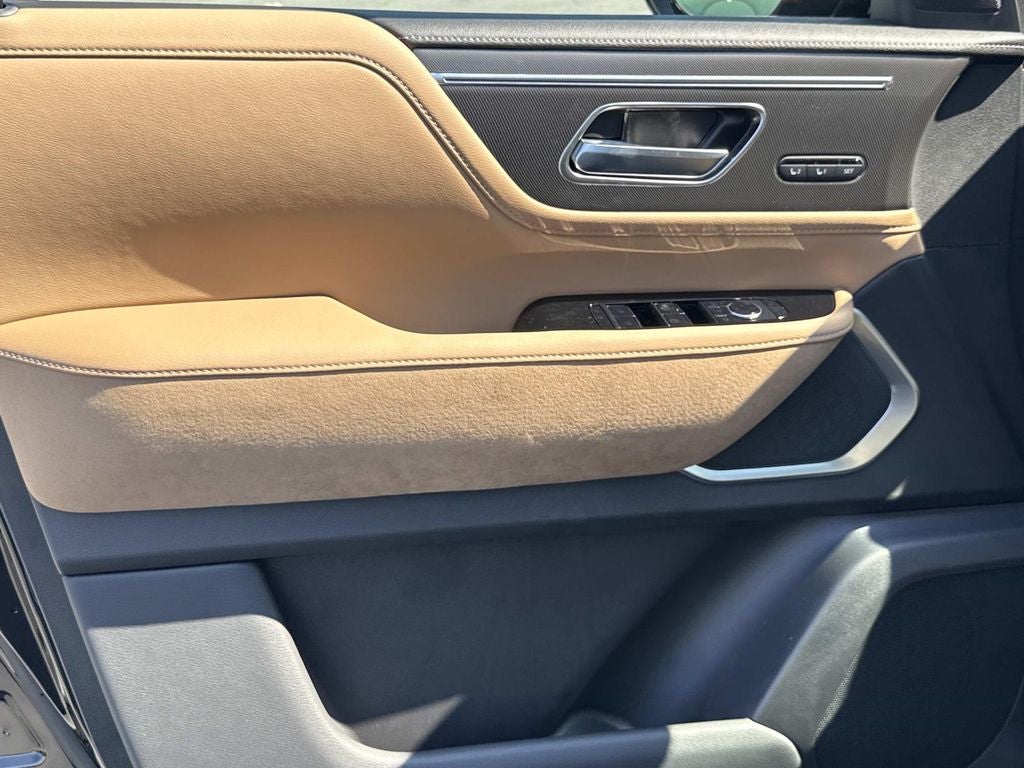 2027 INFINITI QX80 LUXE
