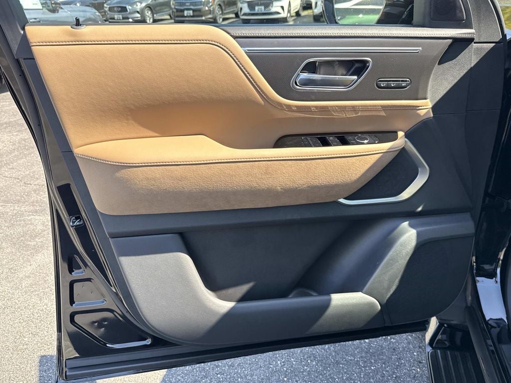 2027 INFINITI QX80 LUXE