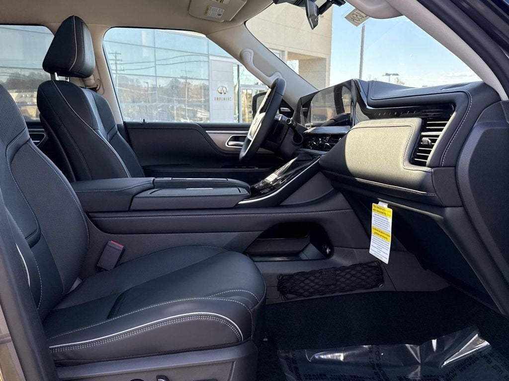 2026 INFINITI QX80 LUXE