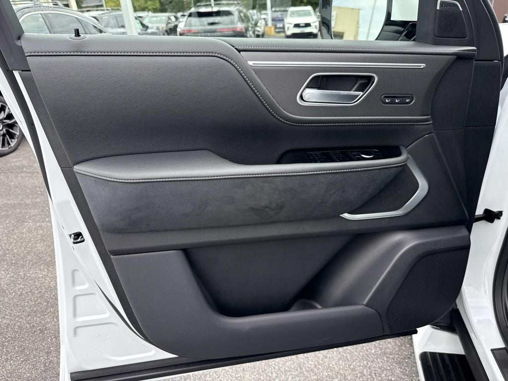 2027 INFINITI QX80 LUXE