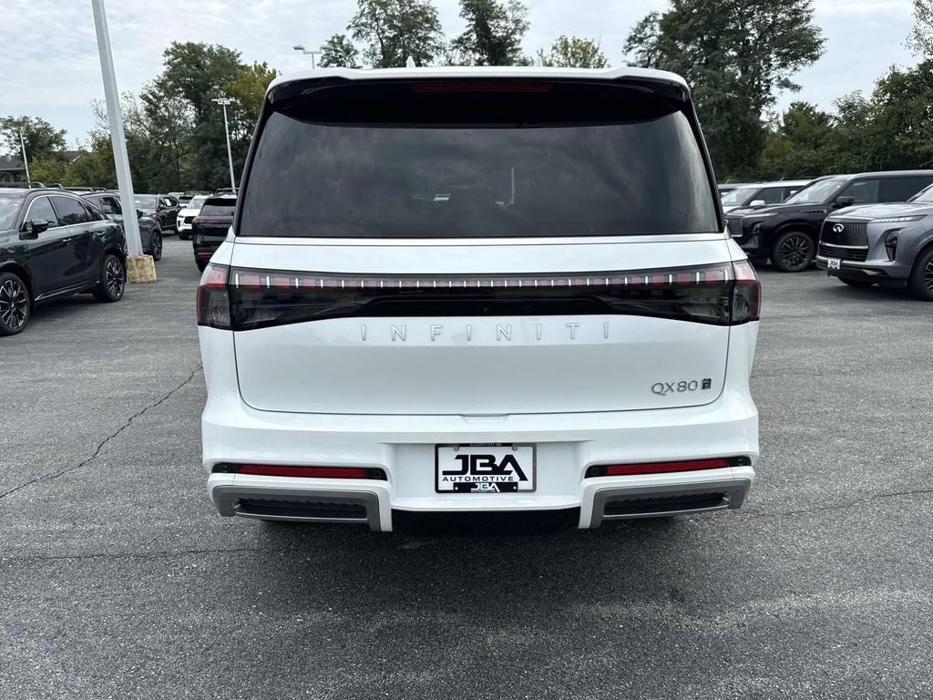 2027 INFINITI QX80 LUXE