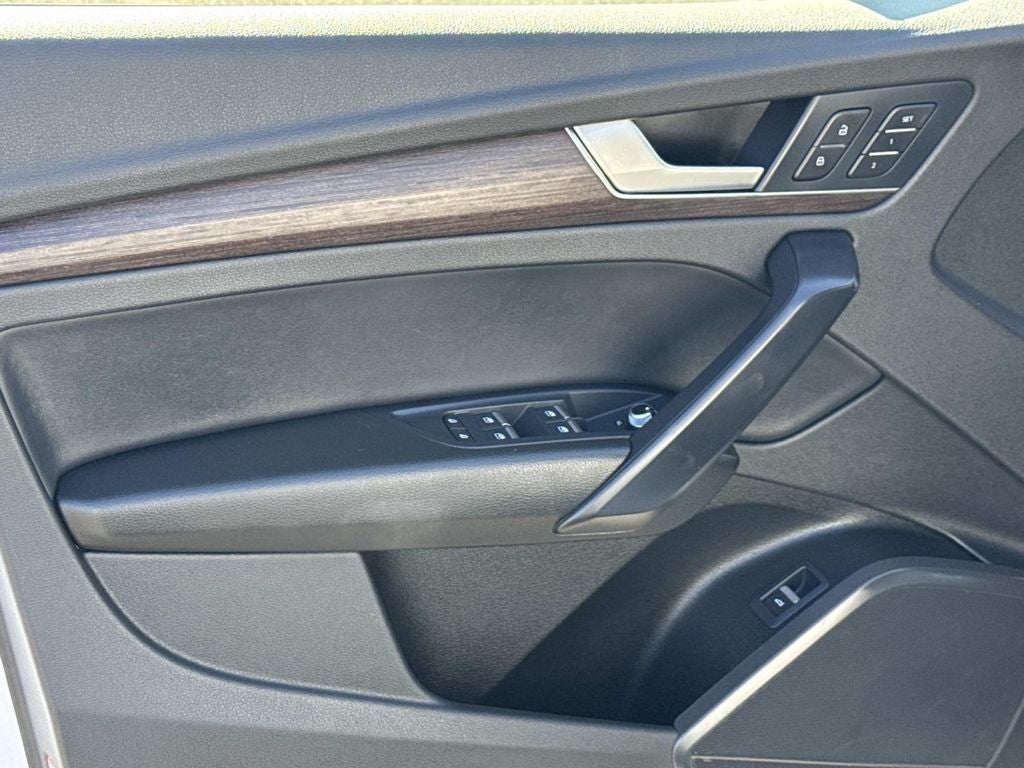 2025 Audi Q5 40 Premium quattro