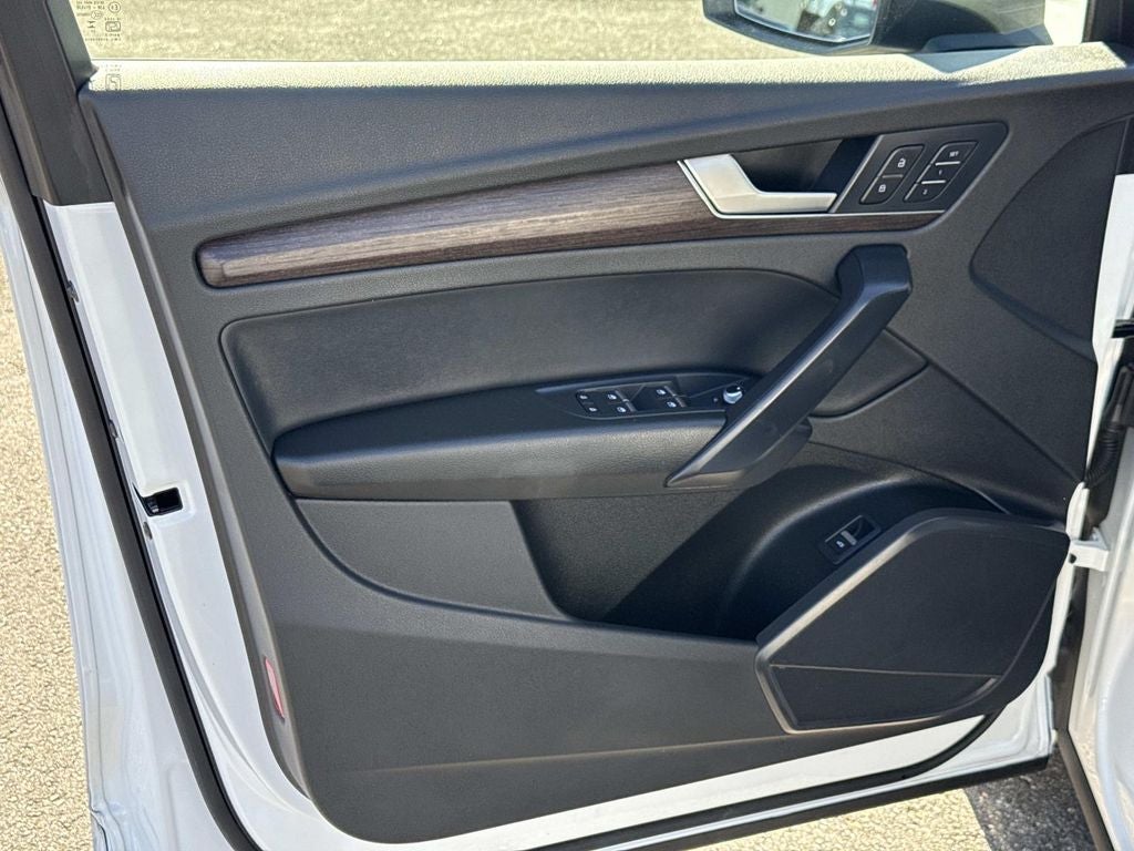 2025 Audi Q5 40 Premium quattro