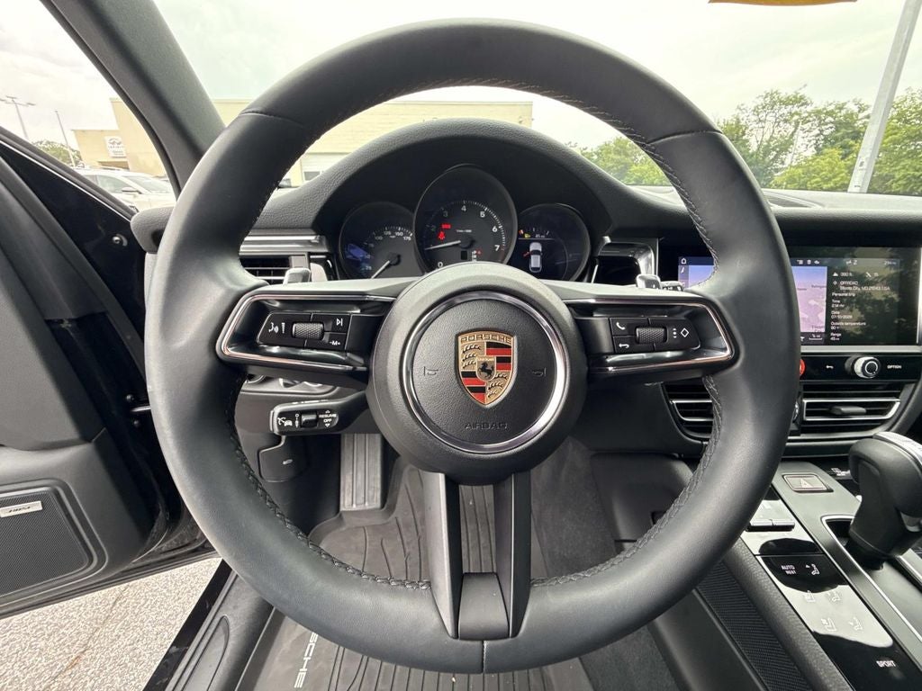 2025 Porsche Macan Base