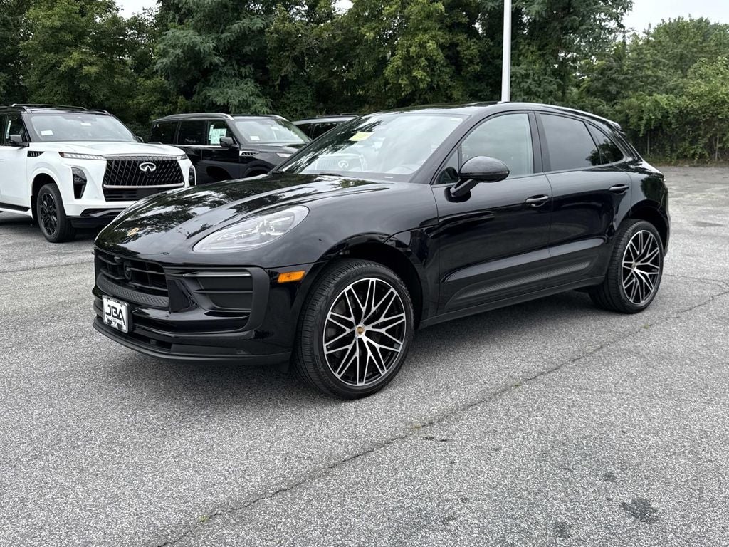 2025 Porsche Macan Base